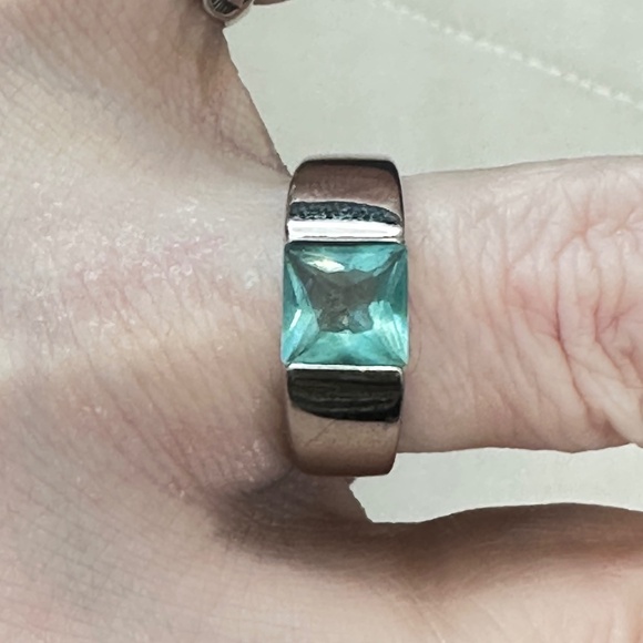 Silver Tone Ring w/Princess Cut Aqua Blue Stone. Vintage. - Picture 1 of 13